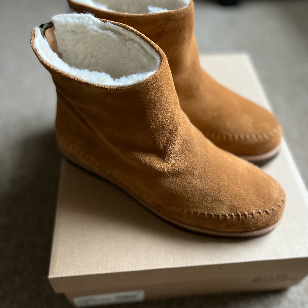 Women’s Steve Madden Boots Size 8